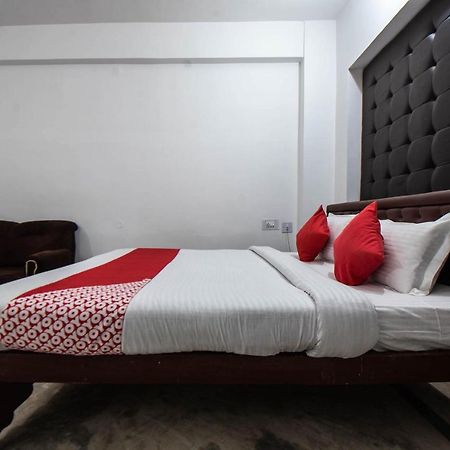 Hôtel Oyo 29792 Piyush Hajipur Extérieur photo