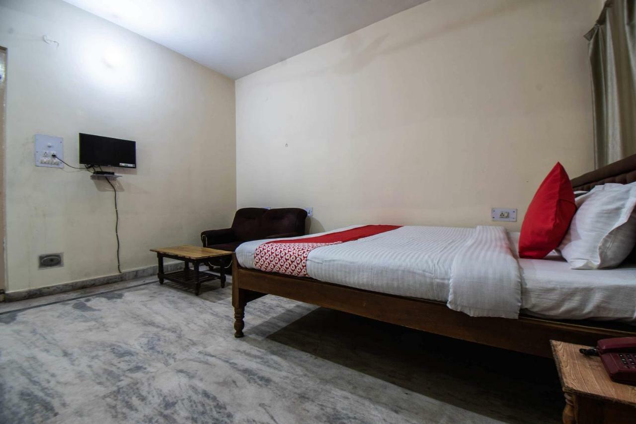 Hôtel Oyo 29792 Piyush Hajipur Extérieur photo