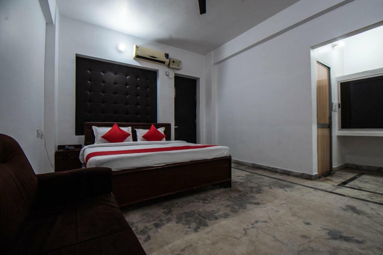 Hôtel Oyo 29792 Piyush Hajipur Extérieur photo