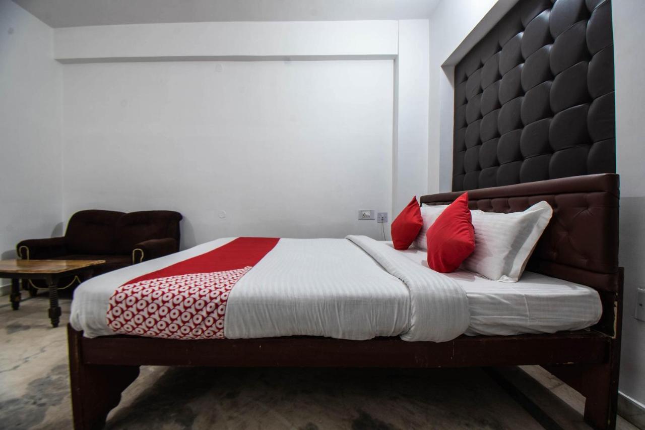 Hôtel Oyo 29792 Piyush Hajipur Extérieur photo