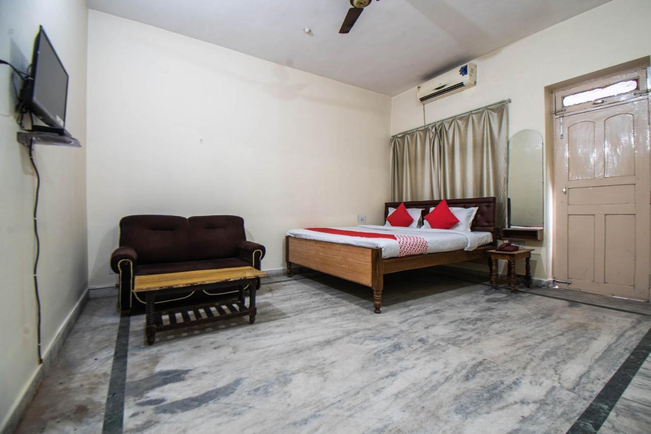 Hôtel Oyo 29792 Piyush Hajipur Extérieur photo