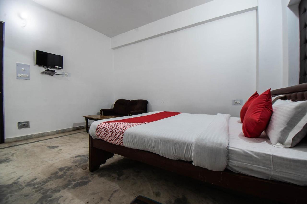 Hôtel Oyo 29792 Piyush Hajipur Extérieur photo