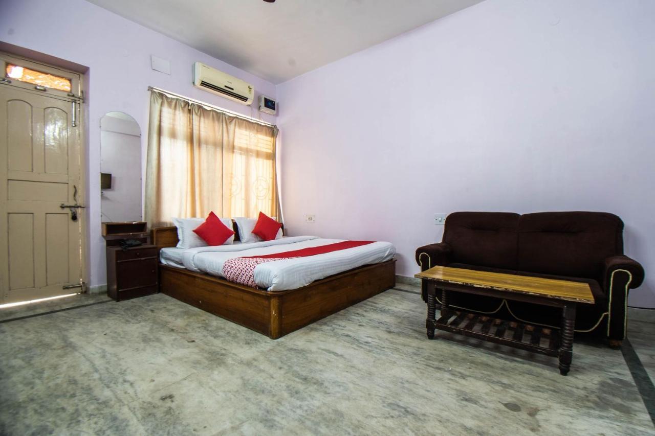 Hôtel Oyo 29792 Piyush Hajipur Extérieur photo