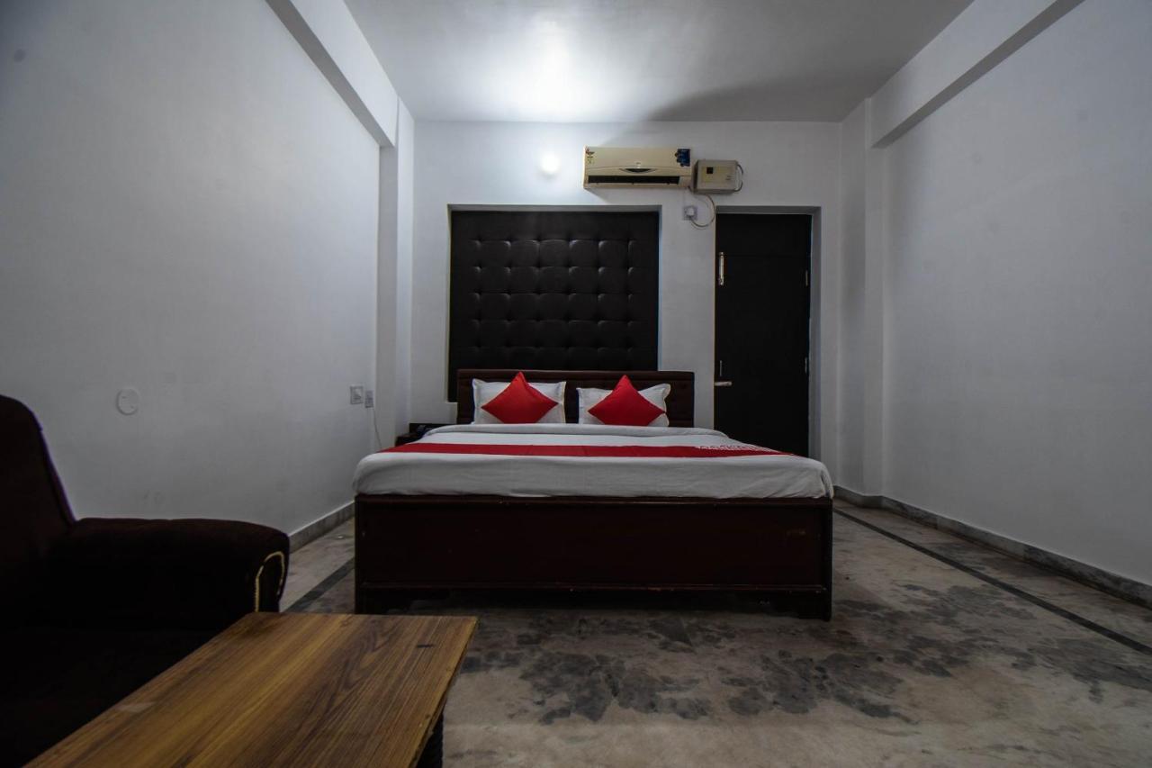 Hôtel Oyo 29792 Piyush Hajipur Extérieur photo